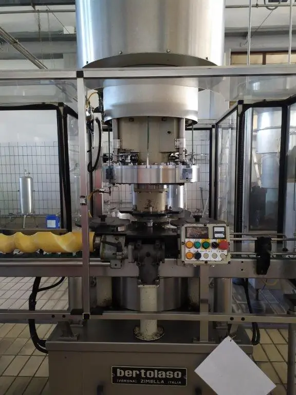Used Bertolaso delta 404 Wine Capping Machine X 412 for wine bottling lines