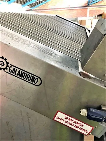 Used Robino & Galandrino RECORD 20000 PONTE. Sparkling Wine Wirehooder HJ 30 for wine bottling lines