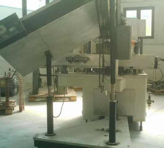 Used Robino & Galandrino Sparkling Wine Wirehooder HJ 13 for wine bottling lines