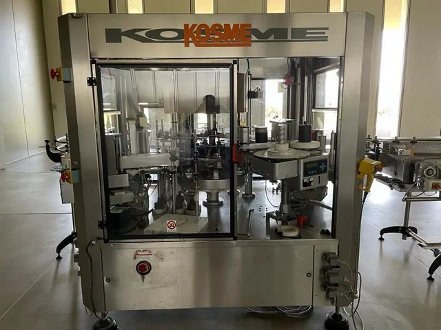 Used Kosme EXTRA ADHESIVE 504 6T S2 E2 Wine Labelling Machine EA 570 for wine bottling lines