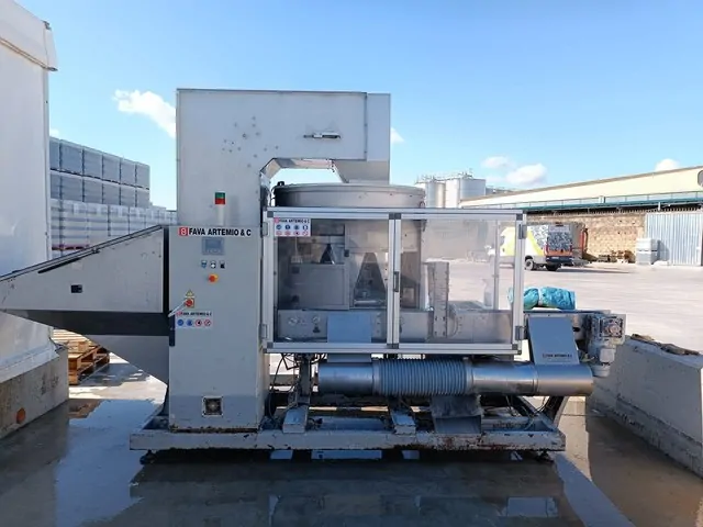 Used Fava PET Blowing Machine for Beverage Lines W 61 for wine bottling lines