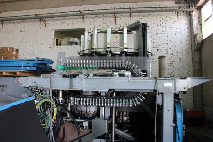 Used Sipa sfr 16 PET Blowing Machine for Beverage Lines W 36 for wine bottling lines
